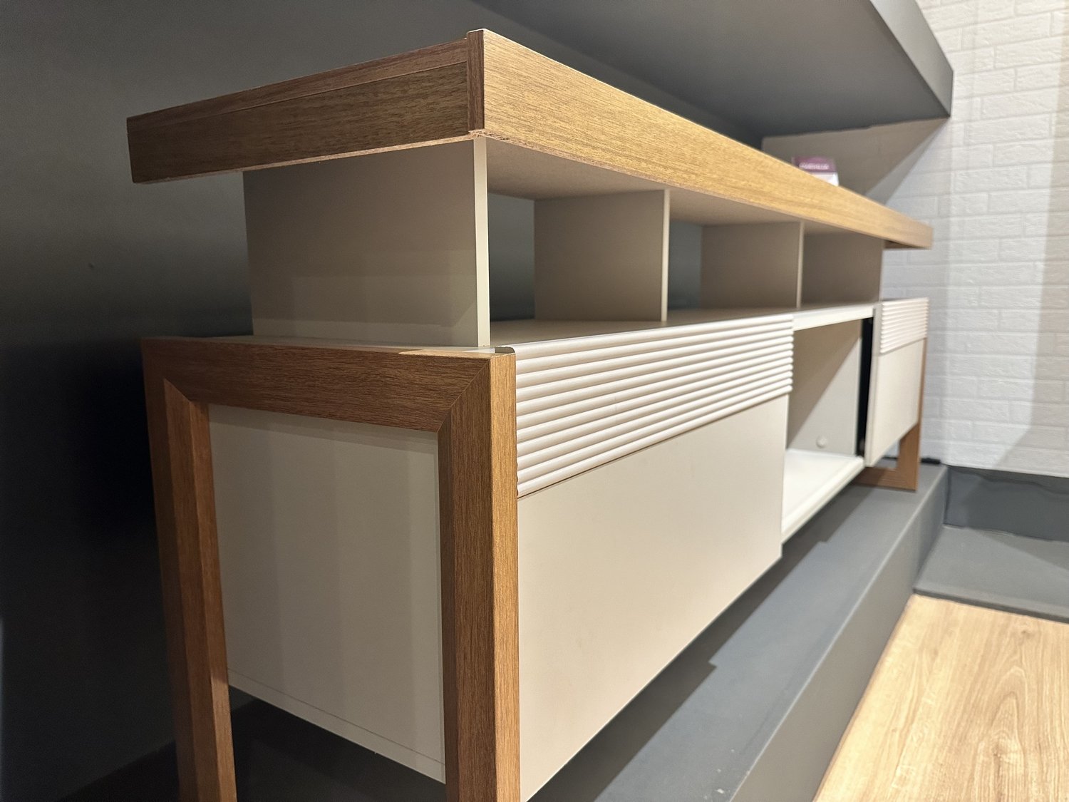 Rack ate 70" Esmeralda Nature/Off White - LINEA BRASIL - Imagem 10