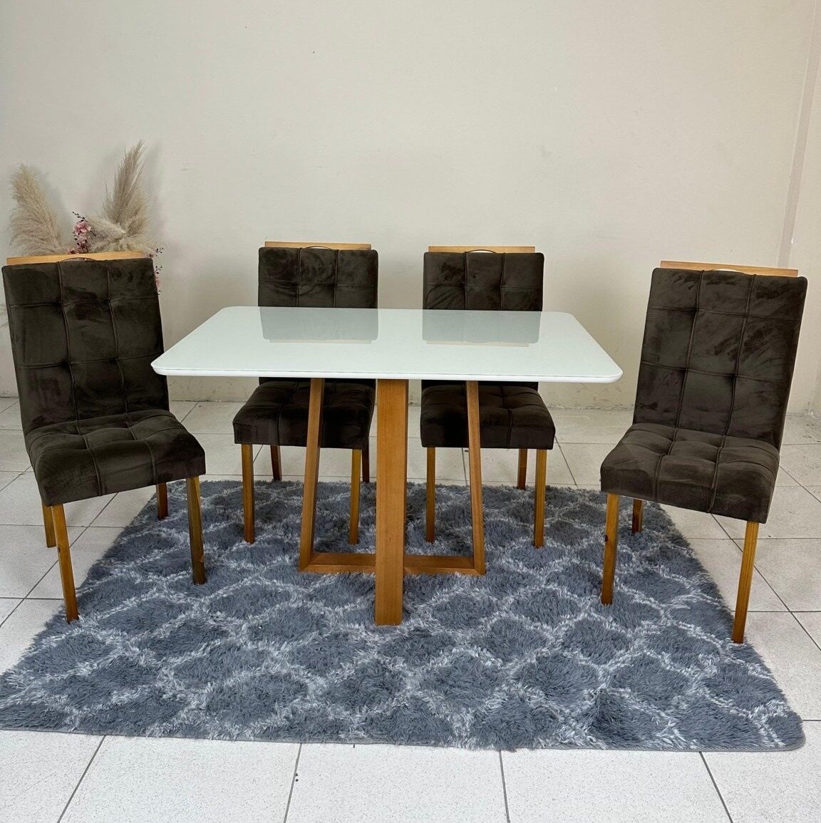 Mesa Pedro 90 Mel/Off White com 4 Cadeiras Sophia Veludo Marrom – ART ASSENTOS + WM DECOR - Imagem 3