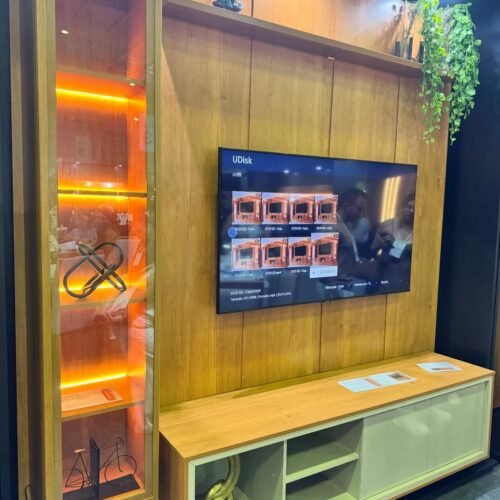 Alternative view of Painel até 75″ Dominus 2,32 m Naturale + Rack Dux Naturale/Off White + Cristaleira Dominus Naturale – MAVAULAR